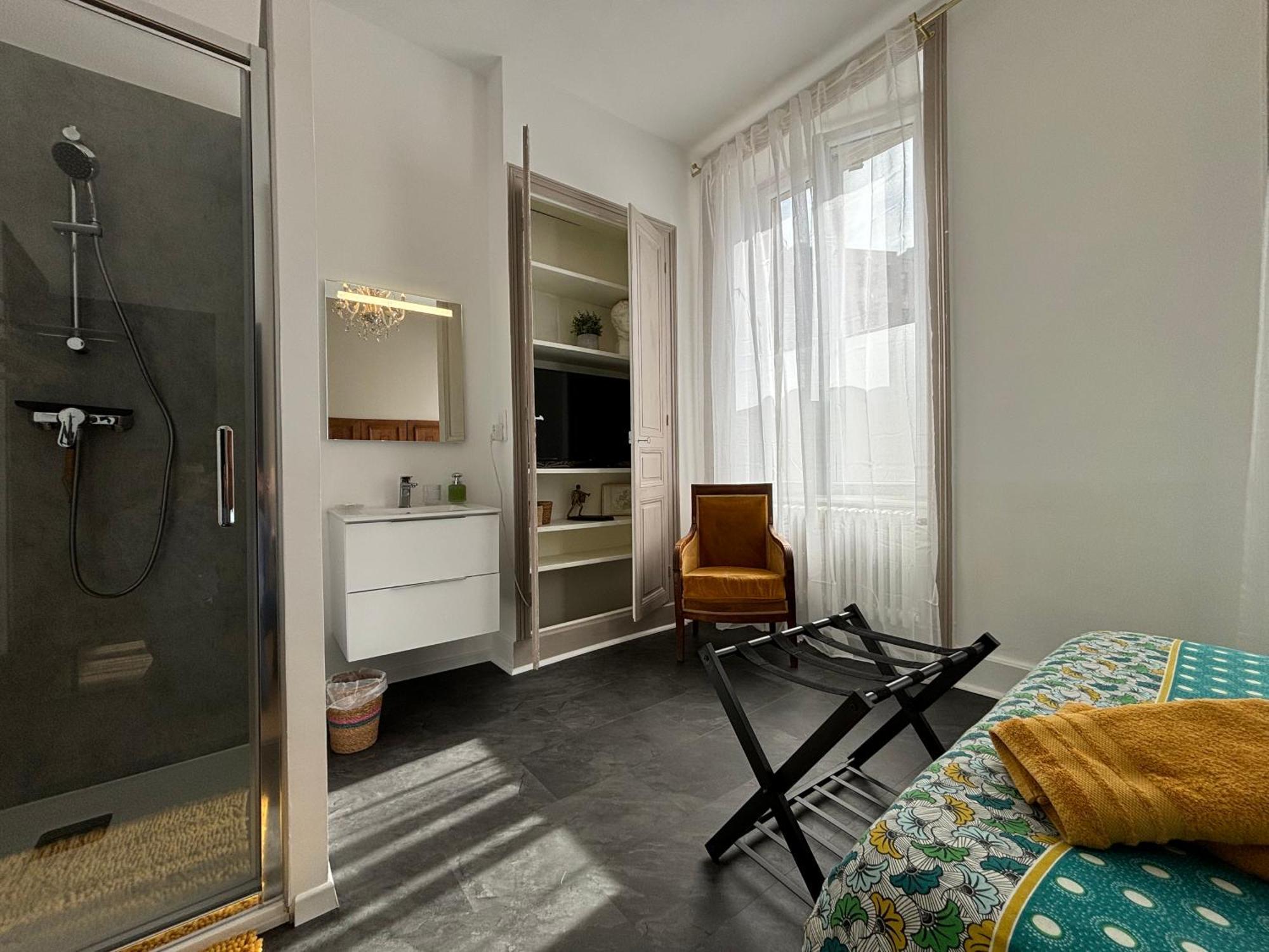 Maison A La Guitarde - Hotel Particulier Hippolyte Châteauroux Εξωτερικό φωτογραφία
